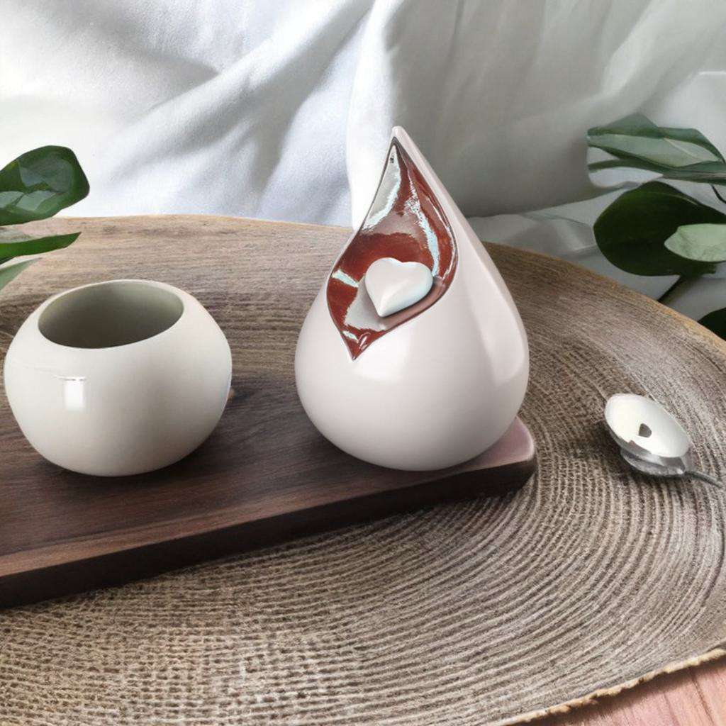 Keramische urn - Celest druppel wit met hart medium - 1,90 Liter - Afbeelding 2