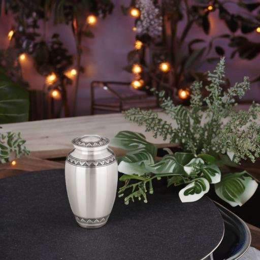 Metalen urn - Traditioneel zilver/zwart groot - 3,20 Liter - Afbeelding 3