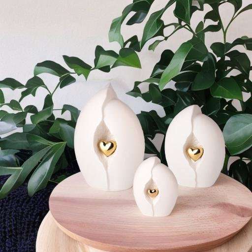 Keramische urn - Mastaba Ceramika wit met gouden hart klein - 0,80 Liter - Afbeelding 4