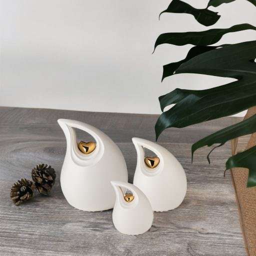 Keramische urn - Mastaba Ceramika druppel wit met gouden hart klein - 0,80 Liter - Afbeelding 4