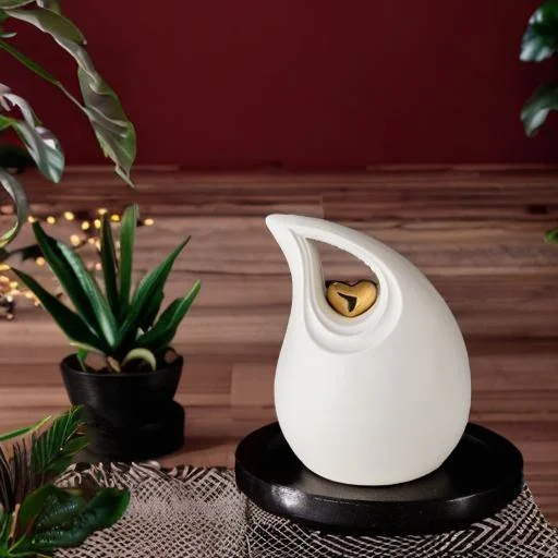 Keramische urn - Mastaba Ceramika druppel wit met gouden hart medium - 2,20 Liter - Afbeelding 2