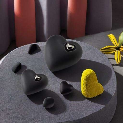 Keramische urn - Mastaba Ceramika hart matzwart met hartje medium - 1,40 Liter - Afbeelding 4