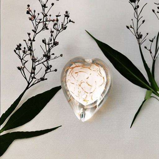 Glazen urn - Knuffelhartje wit met bladgoud - 0,15 Liter - Afbeelding 2