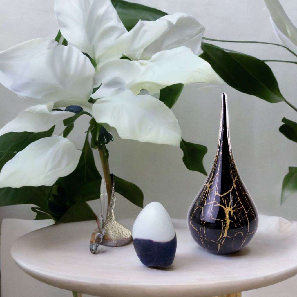 Glazen urn - Druppel zwart met bladgoud groot - 0,60 Liter - Afbeelding 2